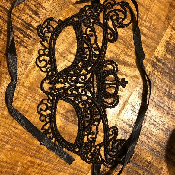 Masquerade mask! Black threaded. - Picture 3 of 3